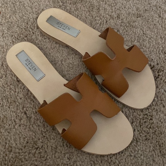 Steve Madden, Greece, tan leather sandal. Size 8.5. - Picture 2 of 4